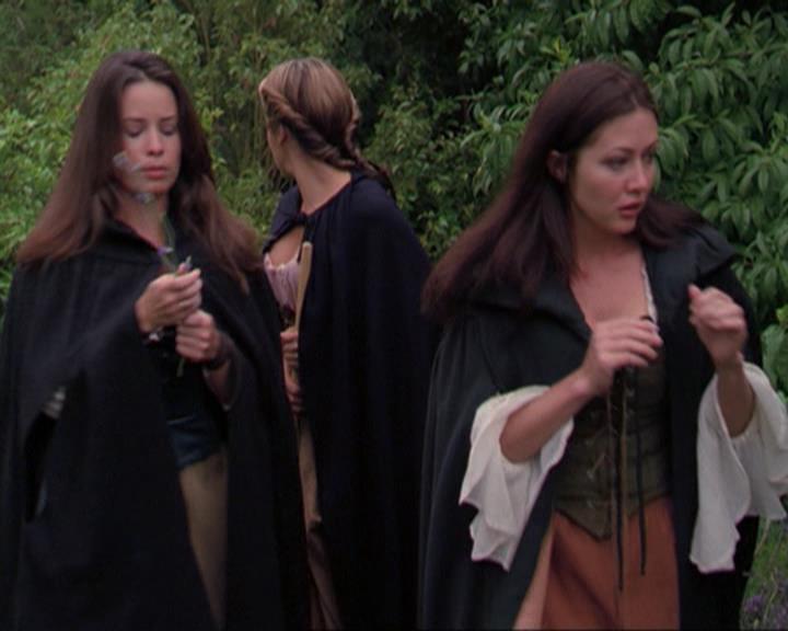 Charmed-Online_dot_net-3x04AllHalliwellsEve1776.jpg