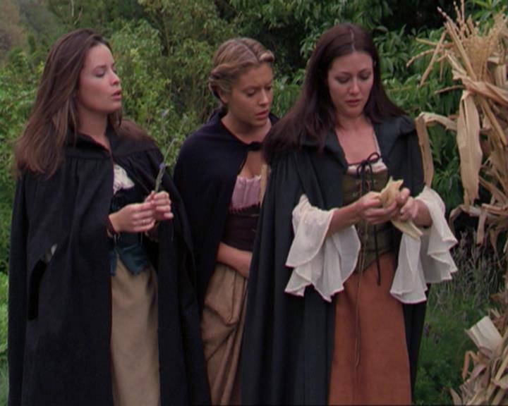Charmed-Online_dot_net-3x04AllHalliwellsEve1782.jpg