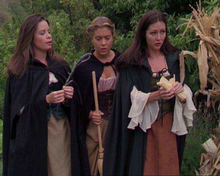 Charmed-Online_dot_net-3x04AllHalliwellsEve1783.jpg