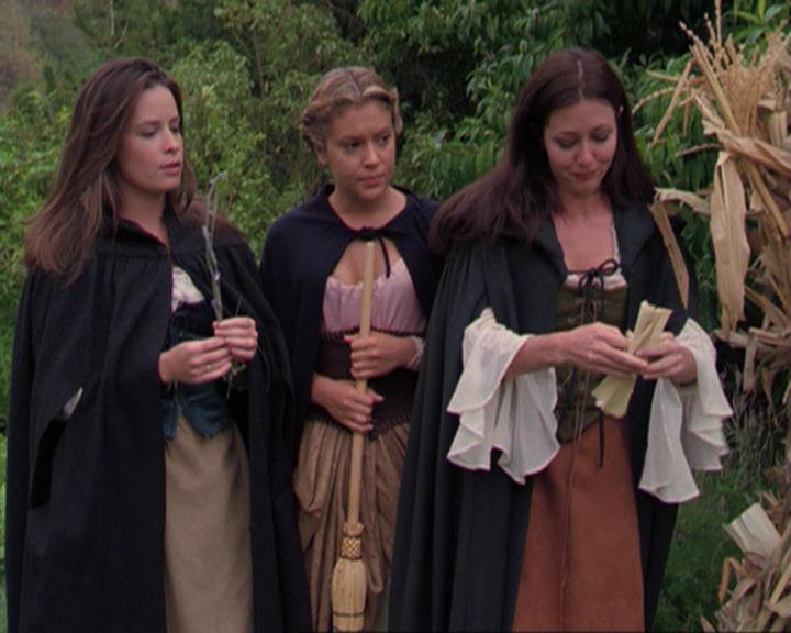 Charmed-Online_dot_net-3x04AllHalliwellsEve1784.jpg