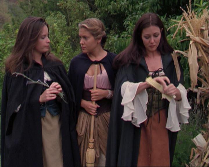 Charmed-Online_dot_net-3x04AllHalliwellsEve1785.jpg