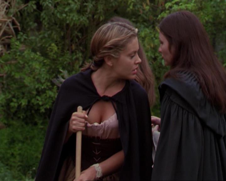 Charmed-Online_dot_net-3x04AllHalliwellsEve1793.jpg