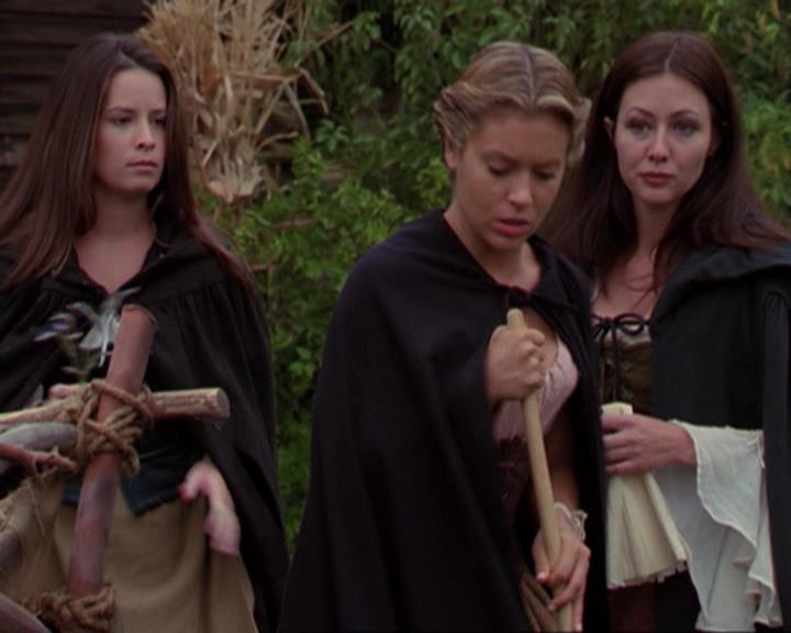 Charmed-Online_dot_net-3x04AllHalliwellsEve1795.jpg