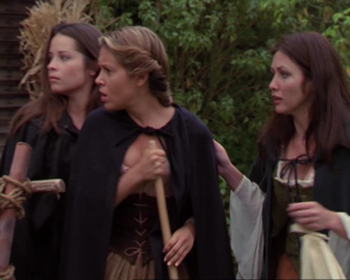 Charmed-Online_dot_net-3x04AllHalliwellsEve1814.jpg