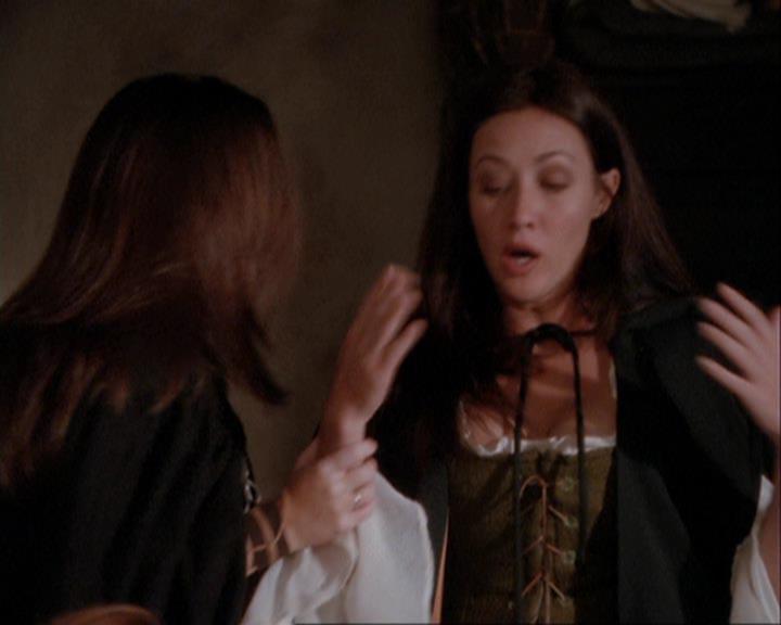 Charmed-Online_dot_net-3x04AllHalliwellsEve1854.jpg