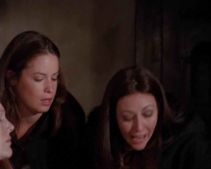 Charmed-Online_dot_net-3x04AllHalliwellsEve1872.jpg