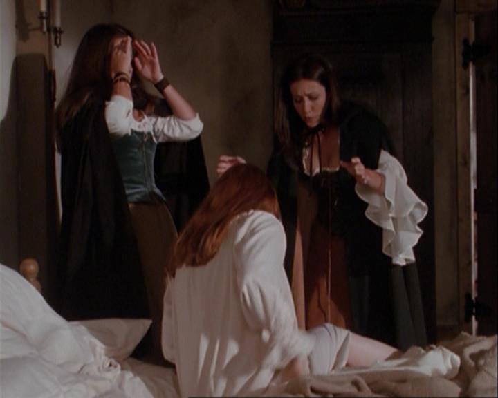 Charmed-Online_dot_net-3x04AllHalliwellsEve1876.jpg