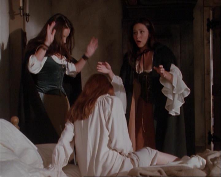 Charmed-Online_dot_net-3x04AllHalliwellsEve1877.jpg