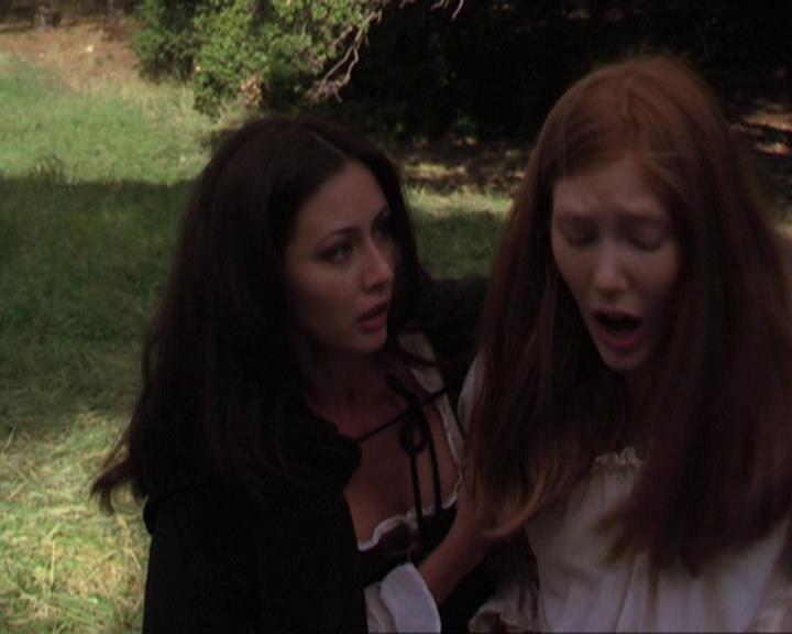 Charmed-Online_dot_net-3x04AllHalliwellsEve1912.jpg Charmed-Online_dot_net-3x04AllHalliwellsEve1912.jpg