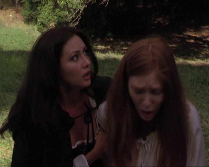 Charmed-Online_dot_net-3x04AllHalliwellsEve1913.jpg Charmed-Online_dot_net-3x04AllHalliwellsEve1913.jpg