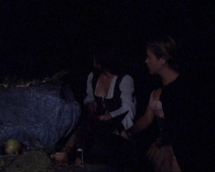 Charmed-Online_dot_net-3x04AllHalliwellsEve1923.jpg Charmed-Online_dot_net-3x04AllHalliwellsEve1923.jpg