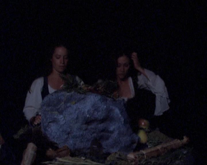 Charmed-Online_dot_net-3x04AllHalliwellsEve1927.jpg Charmed-Online_dot_net-3x04AllHalliwellsEve1927.jpg