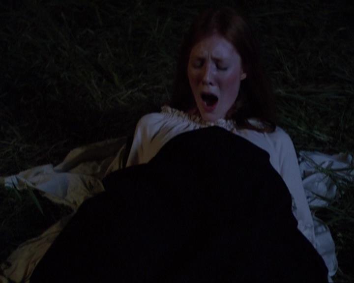 Charmed-Online_dot_net-3x04AllHalliwellsEve1943.jpg Charmed-Online_dot_net-3x04AllHalliwellsEve1943.jpg