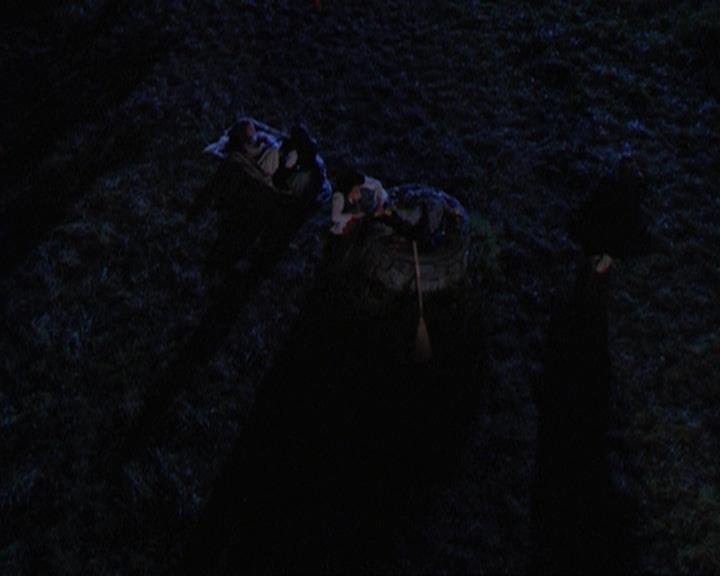 Charmed-Online_dot_net-3x04AllHalliwellsEve1978.jpg Charmed-Online_dot_net-3x04AllHalliwellsEve1978.jpg