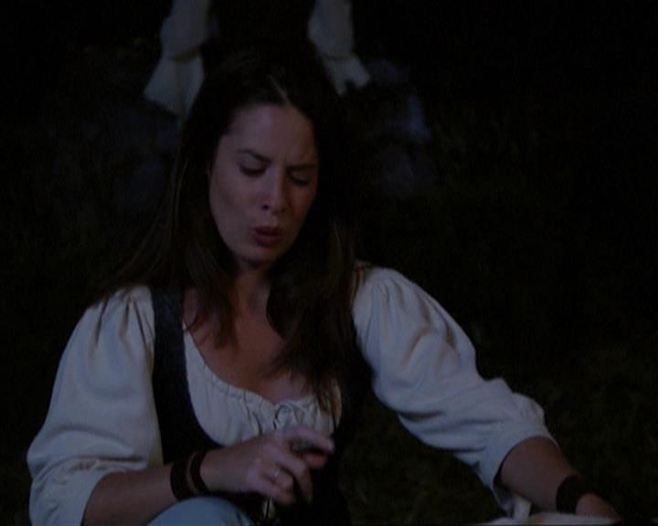 Charmed-Online_dot_net-3x04AllHalliwellsEve1990.jpg Charmed-Online_dot_net-3x04AllHalliwellsEve1990.jpg