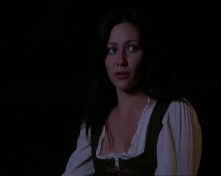 Charmed-Online_dot_net-3x04AllHalliwellsEve1994.jpg Charmed-Online_dot_net-3x04AllHalliwellsEve1994.jpg