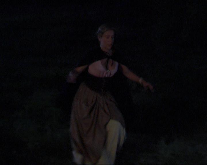 Charmed-Online_dot_net-3x04AllHalliwellsEve1998.jpg Charmed-Online_dot_net-3x04AllHalliwellsEve1998.jpg