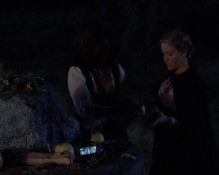 Charmed-Online_dot_net-3x04AllHalliwellsEve2001.jpg Charmed-Online_dot_net-3x04AllHalliwellsEve2001.jpg