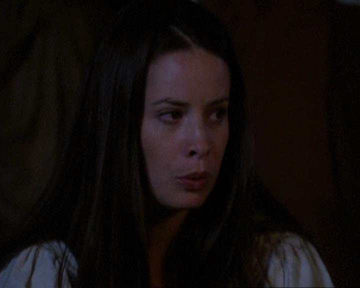 Charmed-Online_dot_net-3x04AllHalliwellsEve2007.jpg Charmed-Online_dot_net-3x04AllHalliwellsEve2007.jpg