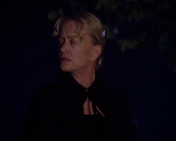 Charmed-Online_dot_net-3x04AllHalliwellsEve2015.jpg Charmed-Online_dot_net-3x04AllHalliwellsEve2015.jpg