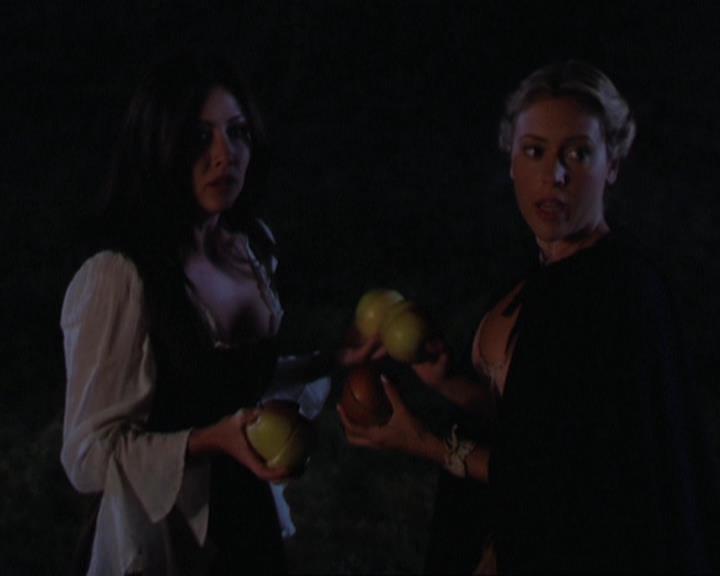 Charmed-Online_dot_net-3x04AllHalliwellsEve2019.jpg Charmed-Online_dot_net-3x04AllHalliwellsEve2019.jpg