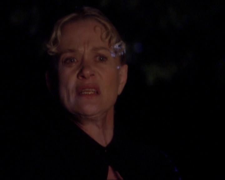 Charmed-Online_dot_net-3x04AllHalliwellsEve2038.jpg Charmed-Online_dot_net-3x04AllHalliwellsEve2038.jpg