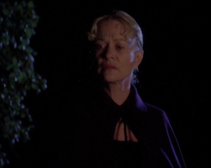 Charmed-Online_dot_net-3x04AllHalliwellsEve2114.jpg Charmed-Online_dot_net-3x04AllHalliwellsEve2114.jpg