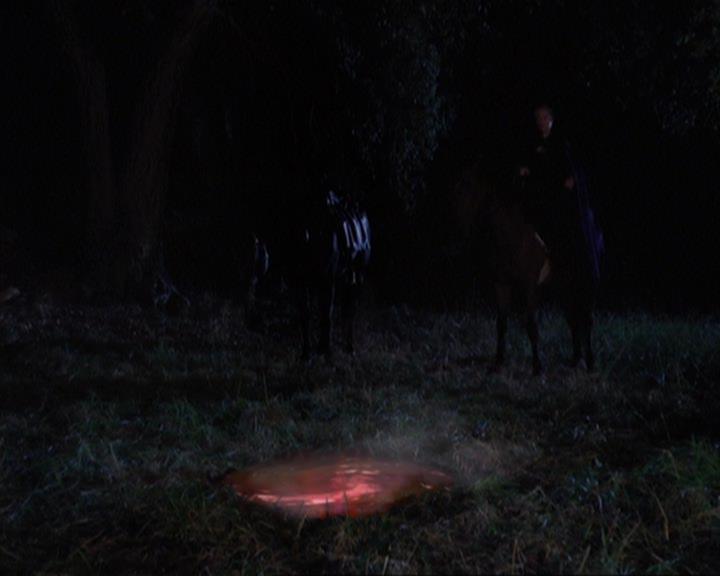 Charmed-Online_dot_net-3x04AllHalliwellsEve2117.jpg