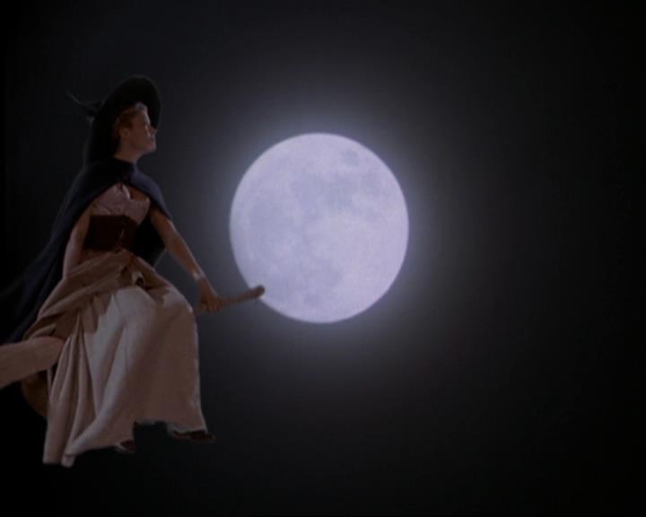 Charmed-Online_dot_net-3x04AllHalliwellsEve2122.jpg Charmed-Online_dot_net-3x04AllHalliwellsEve2122.jpg