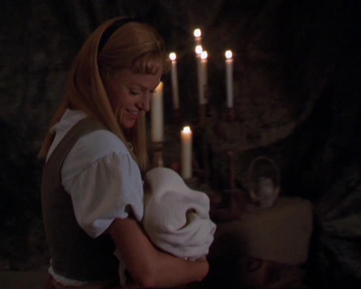 Charmed-Online_dot_net-3x04AllHalliwellsEve2138.jpg Charmed-Online_dot_net-3x04AllHalliwellsEve2138.jpg