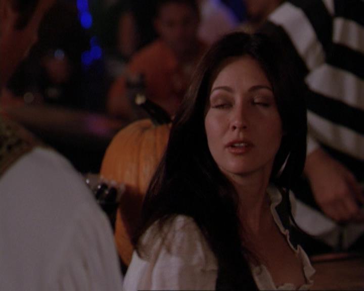 Charmed-Online_dot_net-3x04AllHalliwellsEve2384.jpg