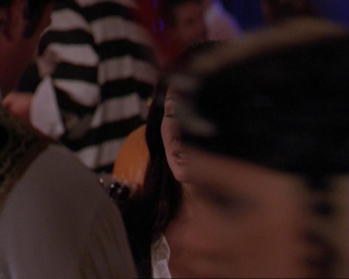 Charmed-Online_dot_net-3x04AllHalliwellsEve2388.jpg
