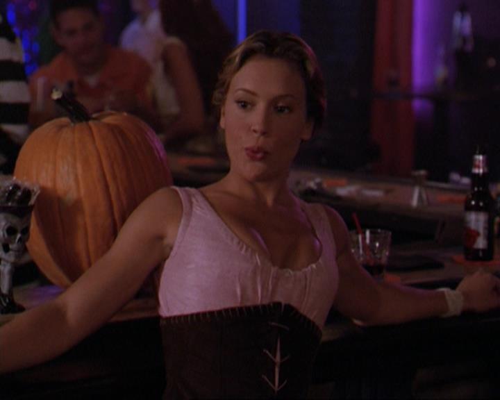 Charmed-Online_dot_net-3x04AllHalliwellsEve2408.jpg Charmed-Online_dot_net-3x04AllHalliwellsEve2408.jpg