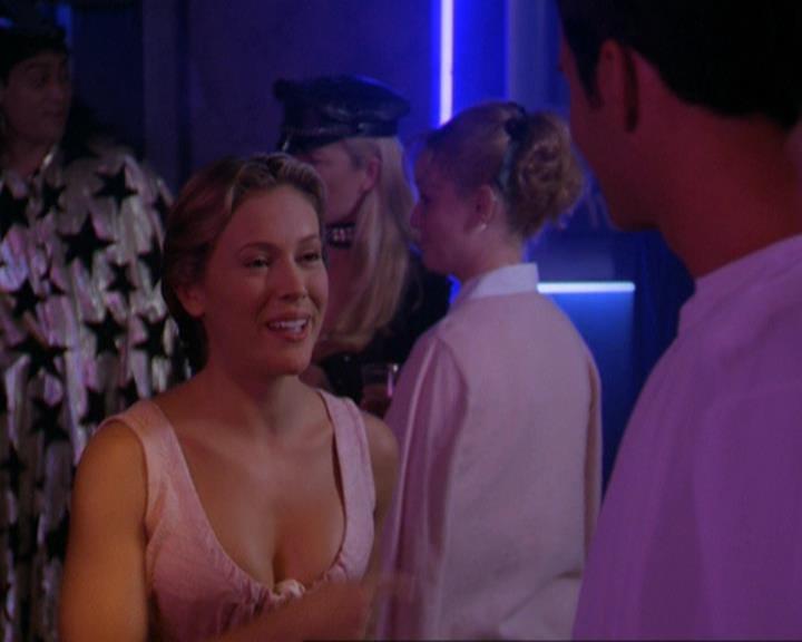 Charmed-Online_dot_net-3x04AllHalliwellsEve2420.jpg Charmed-Online_dot_net-3x04AllHalliwellsEve2420.jpg