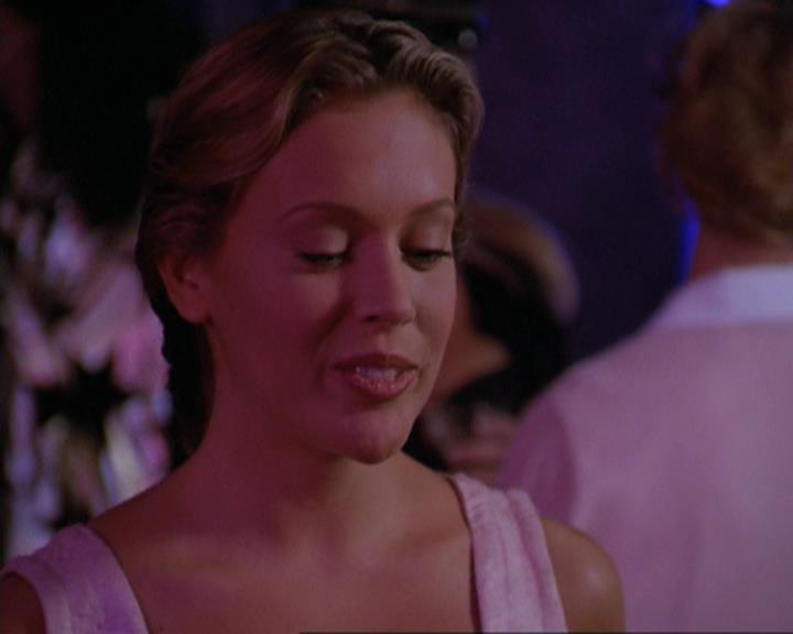 Charmed-Online_dot_net-3x04AllHalliwellsEve2446.jpg Charmed-Online_dot_net-3x04AllHalliwellsEve2446.jpg