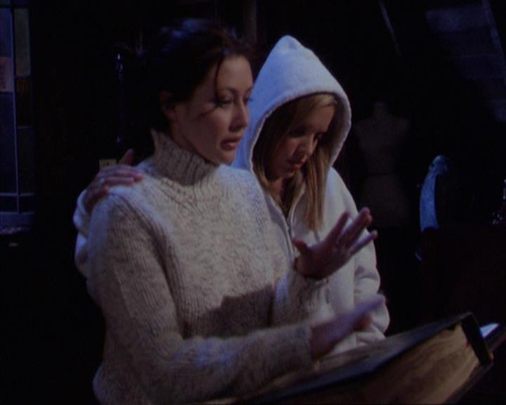 Charmed-Online-dot-net_305SightUnseen1827.jpg Charmed-Online-dot-net_305SightUnseen1827.jpg