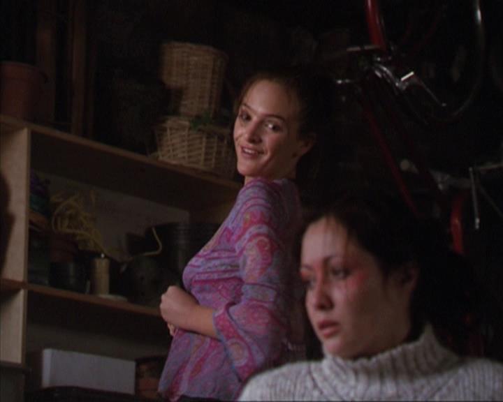 Charmed-Online-dot-net_305SightUnseen2004.jpg Charmed-Online-dot-net_305SightUnseen2004.jpg