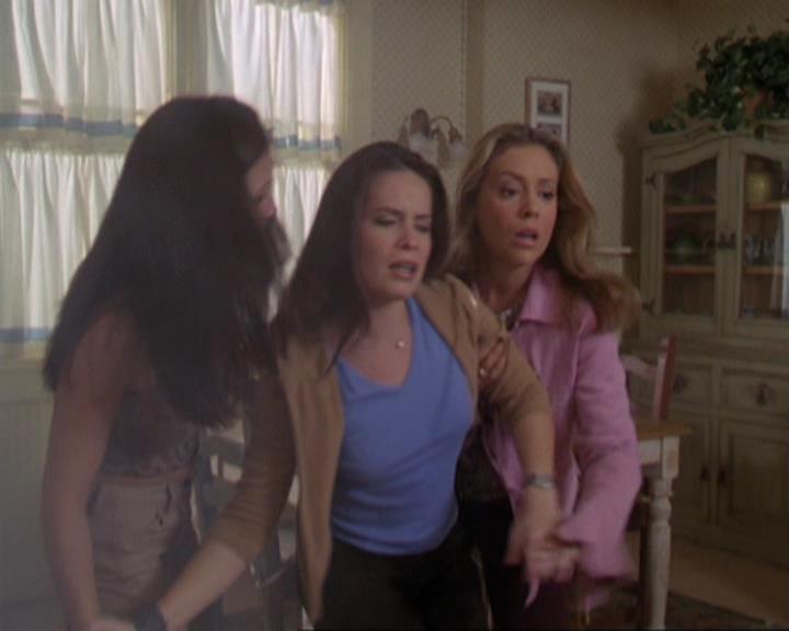 Charmed-Online-dot-net_309SleuthingWithTheEnemy0113.jpg