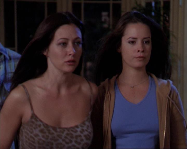Charmed-Online-dot-net_309SleuthingWithTheEnemy1189.jpg