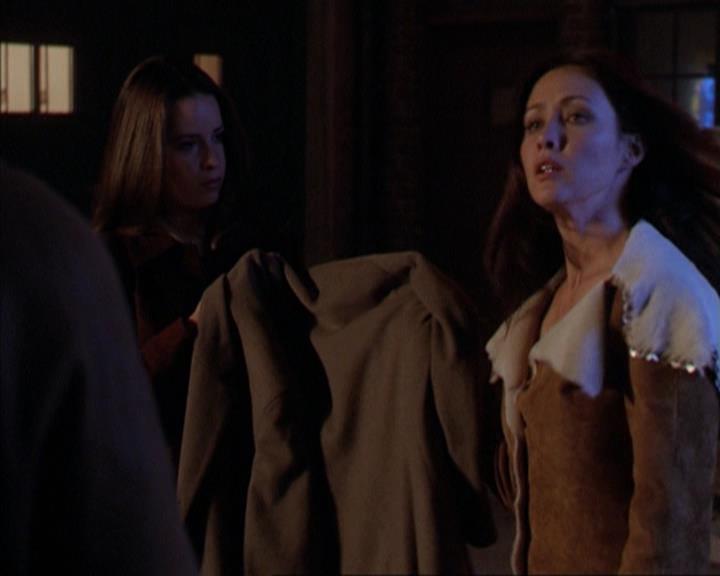 Charmed-Online-dot-net_309SleuthingWithTheEnemy1627.jpg
