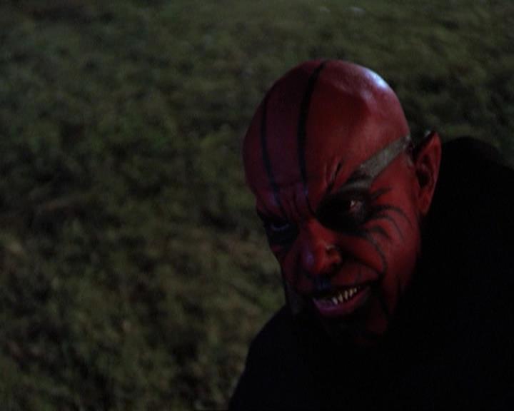 Charmed-Online-dot-net_309SleuthingWithTheEnemy1956.jpg Charmed-Online-dot-net_309SleuthingWithTheEnemy1956.jpg