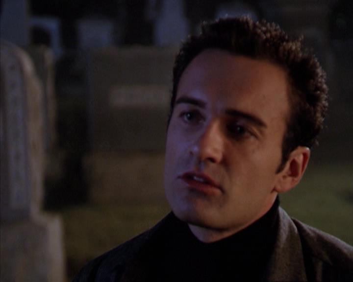 Charmed-Online-dot-net_309SleuthingWithTheEnemy2010.jpg Charmed-Online-dot-net_309SleuthingWithTheEnemy2010.jpg