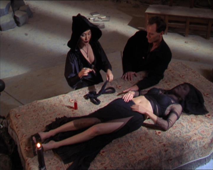 Charmed-Online-dot-313BrideAndGloom1064.jpg Charmed-Online-dot-313BrideAndGloom1064.jpg