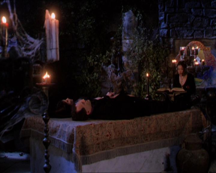 Charmed-Online-dot-313BrideAndGloom1988.jpg Charmed-Online-dot-313BrideAndGloom1988.jpg