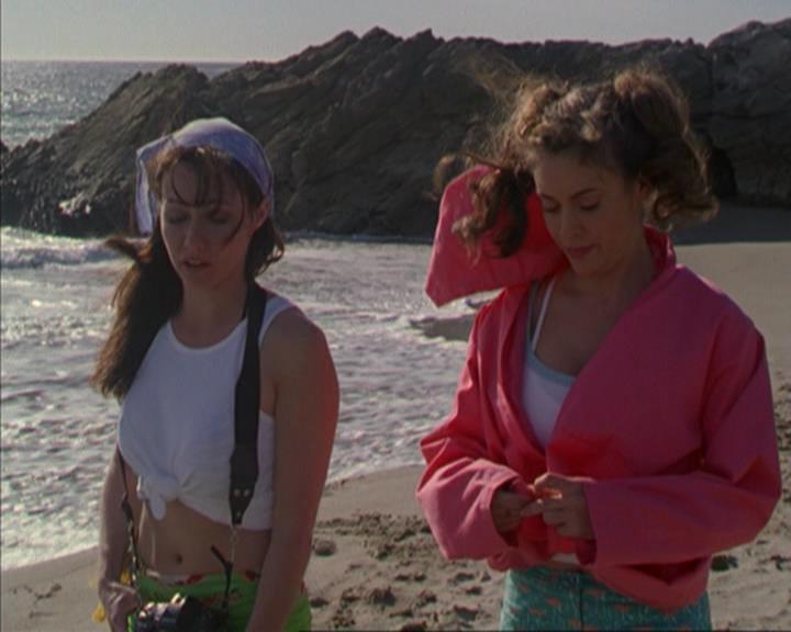 Charmed-Online-dot-316DeathTakesAHalliwell0030.jpg Charmed-Online-dot-316DeathTakesAHalliwell0030.jpg