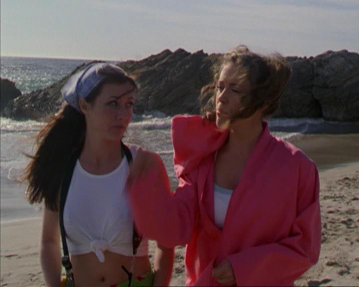 Charmed-Online-dot-316DeathTakesAHalliwell0036.jpg Charmed-Online-dot-316DeathTakesAHalliwell0036.jpg