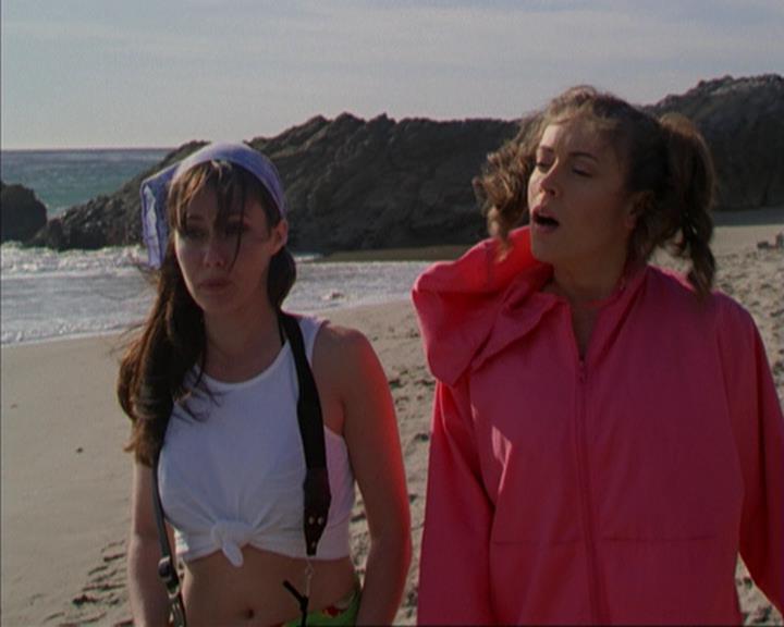 Charmed-Online-dot-316DeathTakesAHalliwell0049.jpg Charmed-Online-dot-316DeathTakesAHalliwell0049.jpg