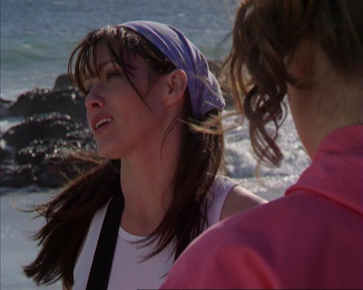 Charmed-Online-dot-316DeathTakesAHalliwell0060.jpg Charmed-Online-dot-316DeathTakesAHalliwell0060.jpg