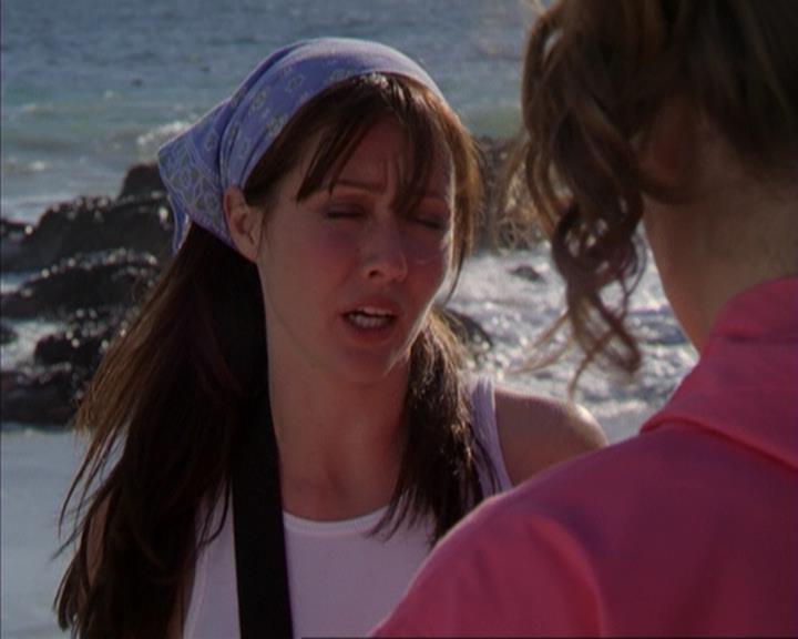 Charmed-Online-dot-316DeathTakesAHalliwell0061.jpg Charmed-Online-dot-316DeathTakesAHalliwell0061.jpg