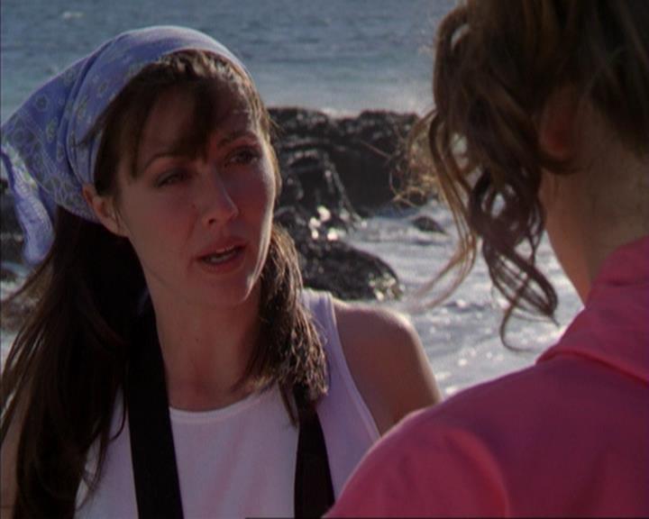 Charmed-Online-dot-316DeathTakesAHalliwell0064.jpg Charmed-Online-dot-316DeathTakesAHalliwell0064.jpg